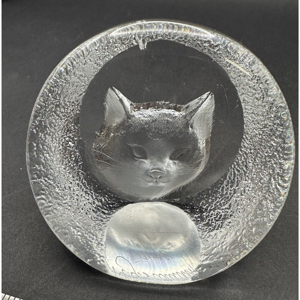 3" Round Lead Glass Calico Cat Paperweight Signed M. Jonasson 9176